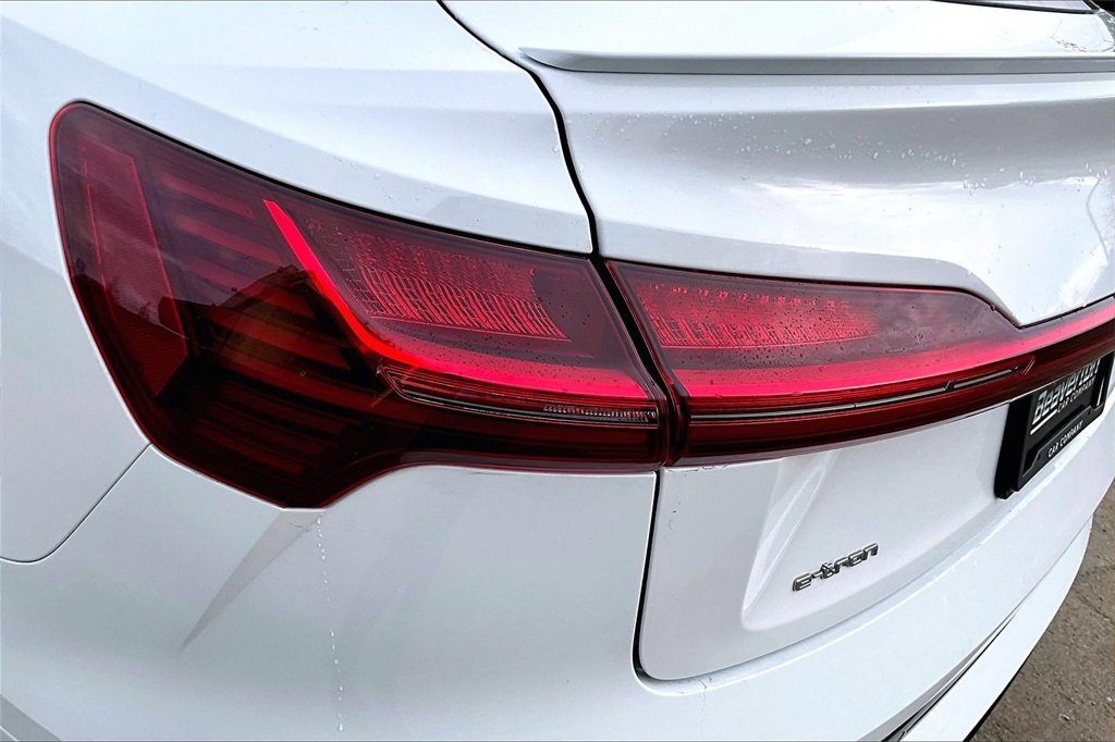 Used 2021 Audi e-tron Premium Plus w/ Premium Plus Package image 26