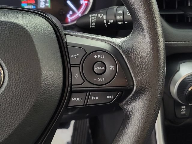 Used 2025 Toyota RAV4 XLE FWD image 25