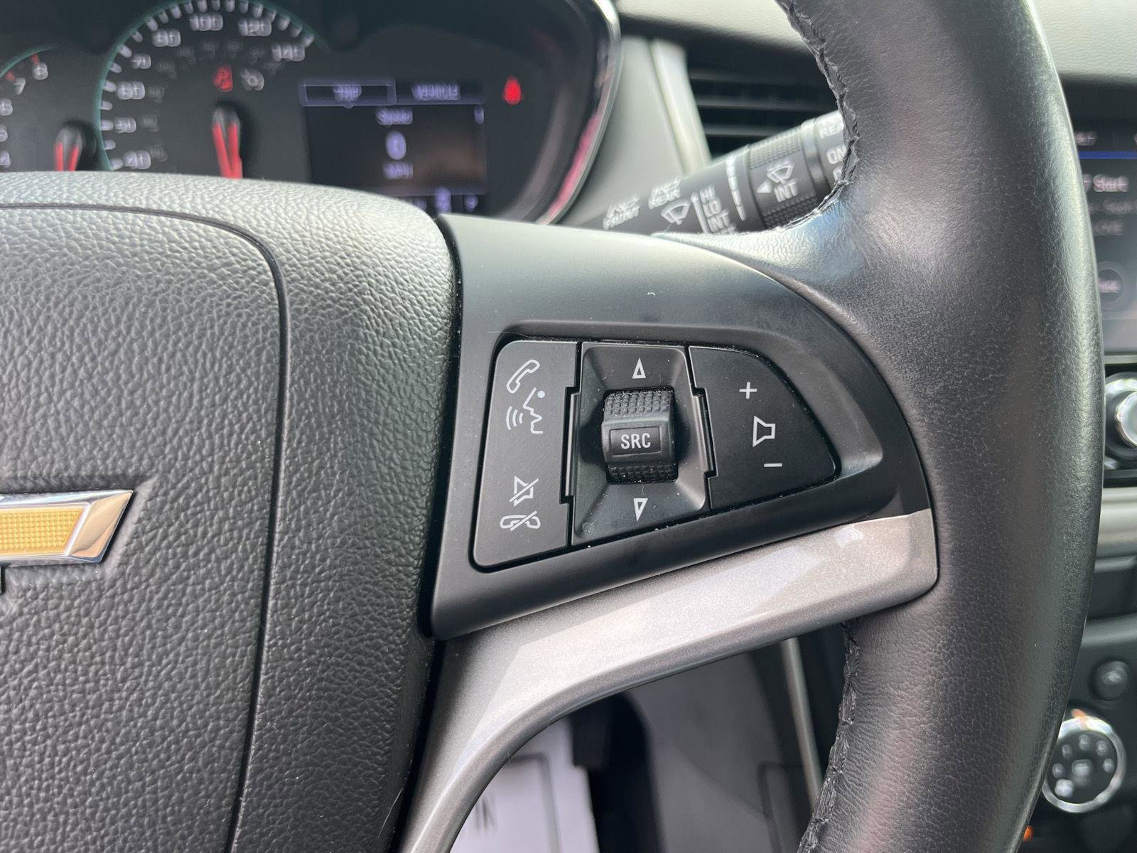 Used 2020 Chevrolet Trax LT w/ LT Convenience Package image 9