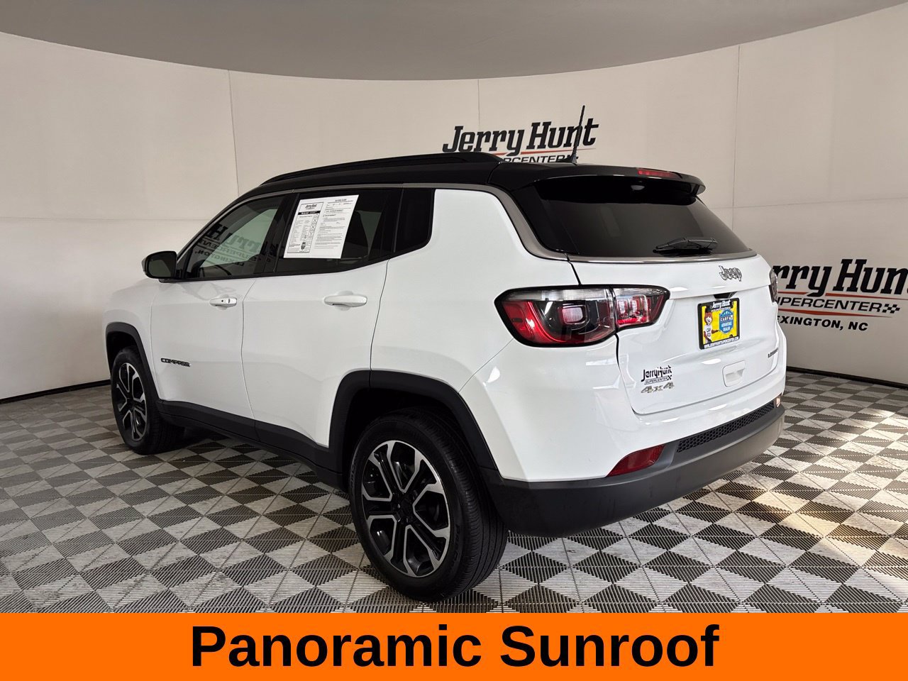 Used 2022 Jeep Compass Limited w/ Sun and Sound Group AWD/4WD image 9