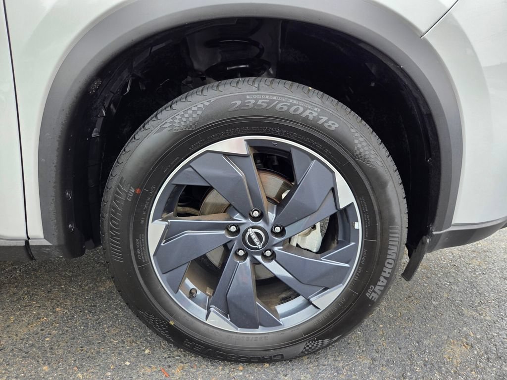 Used 2025 Nissan Rogue SV FWD image 18