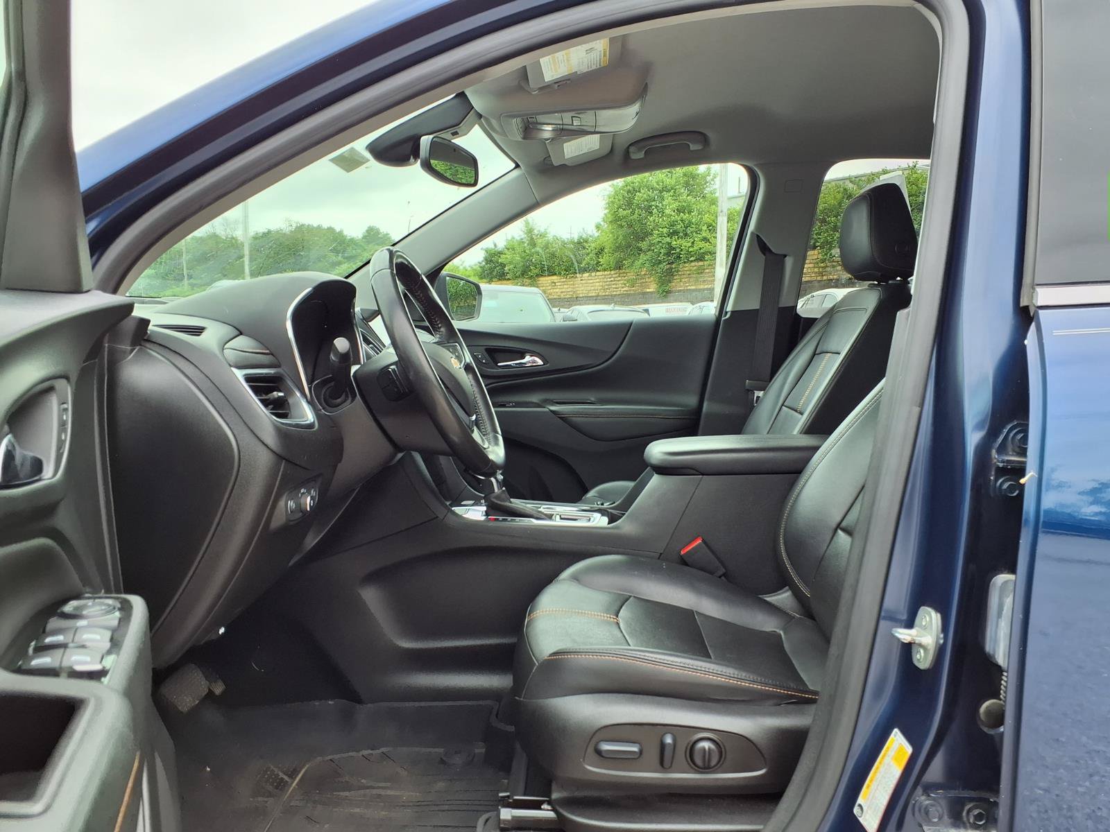 Used 2022 Chevrolet Equinox Premier AWD/4WD image 25