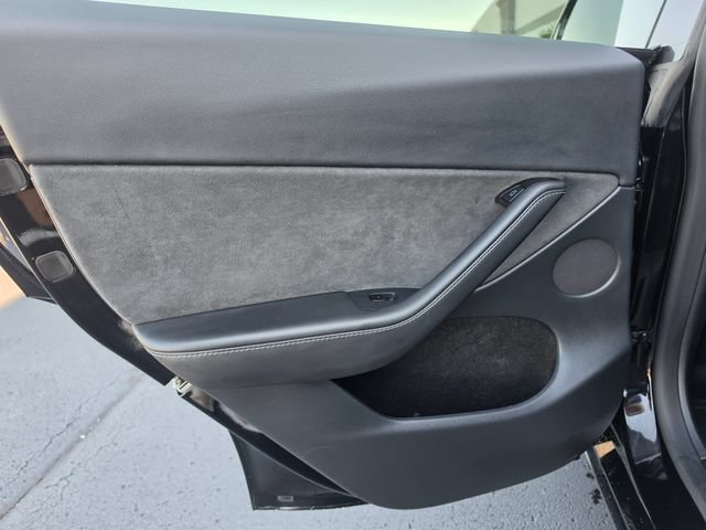 Used 2025 Tesla Model Y Long Range AWD/4WD image 28