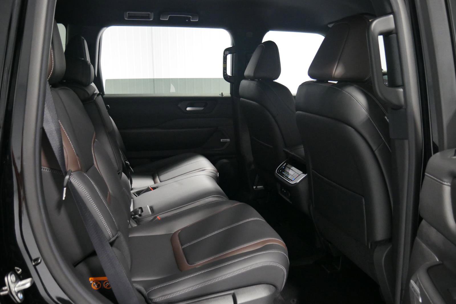 New 2026 Nissan Armada SL w/ Convenience Package image 18