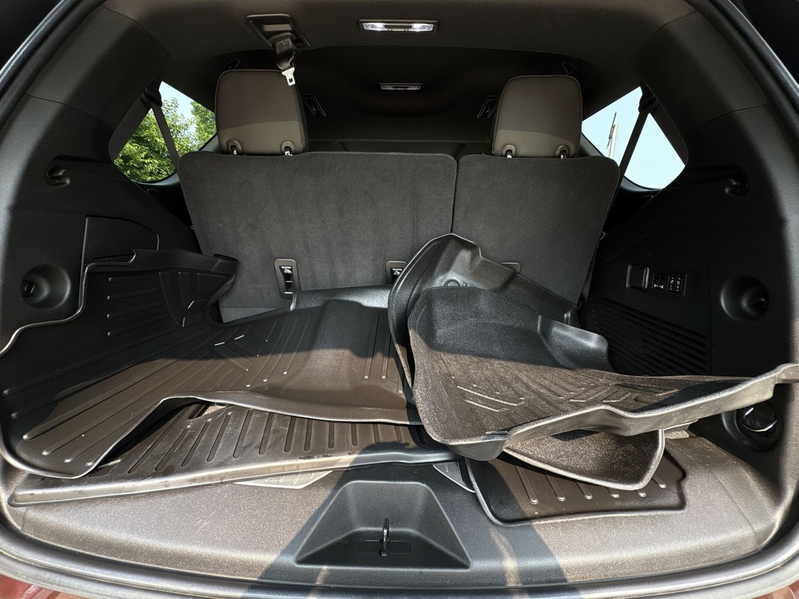 Used 2022 Chevrolet Tahoe Z71 w/ Luxury Package AWD/4WD image 38
