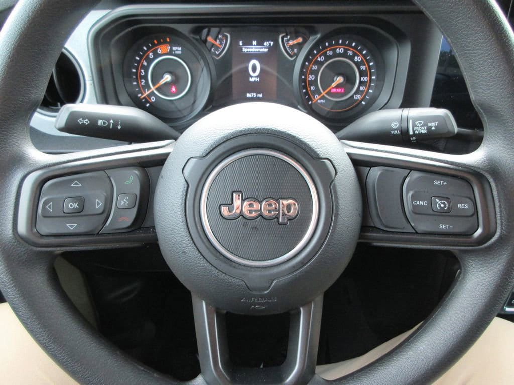 Used 2025 Jeep Wrangler Sport AWD/4WD image 15