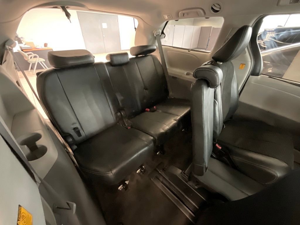 Used 2013 Toyota Sienna SE FWD image 20
