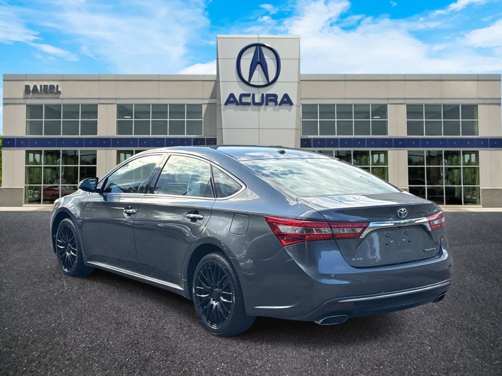 Used 2016 Toyota Avalon Touring FWD image 3