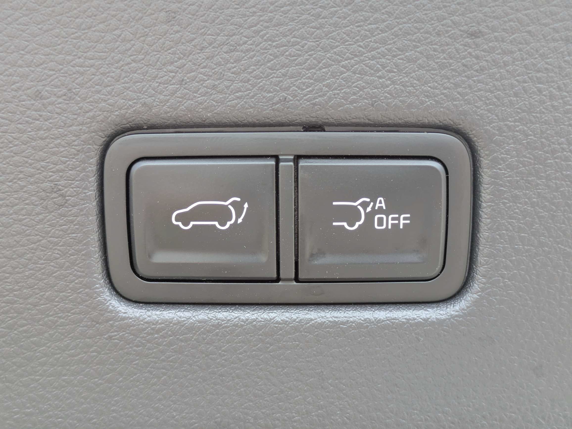 Certified 2024 Kia Carnival EX FWD image 12