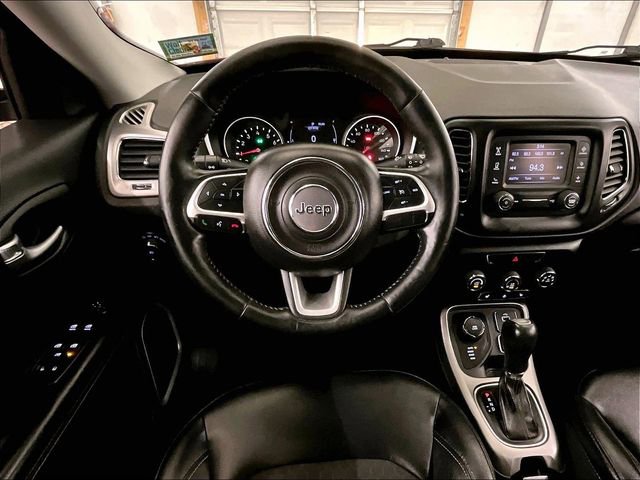 Used 2018 Jeep Compass Latitude w/ Cold Weather Group AWD/4WD image 5