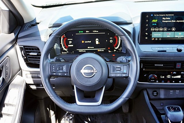 Used 2024 Nissan Rogue SL w/ SL Premium Package FWD image 31