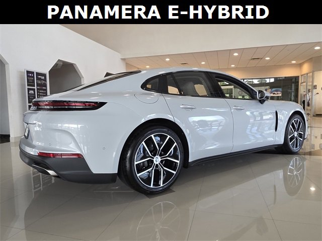 Used 2026 Porsche Panamera 4 image 3