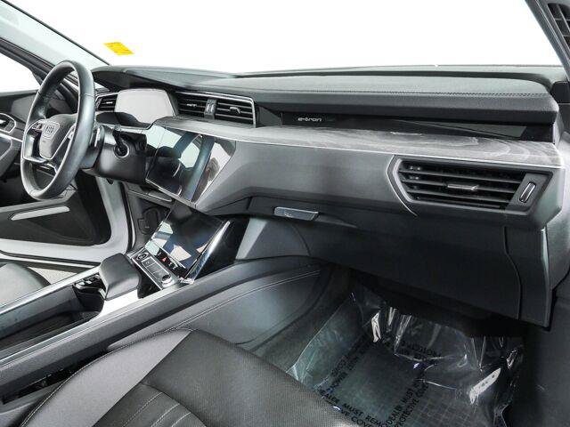 Used 2023 Audi e-tron Premium Plus w/ Premium Plus Package AWD/4WD image 27