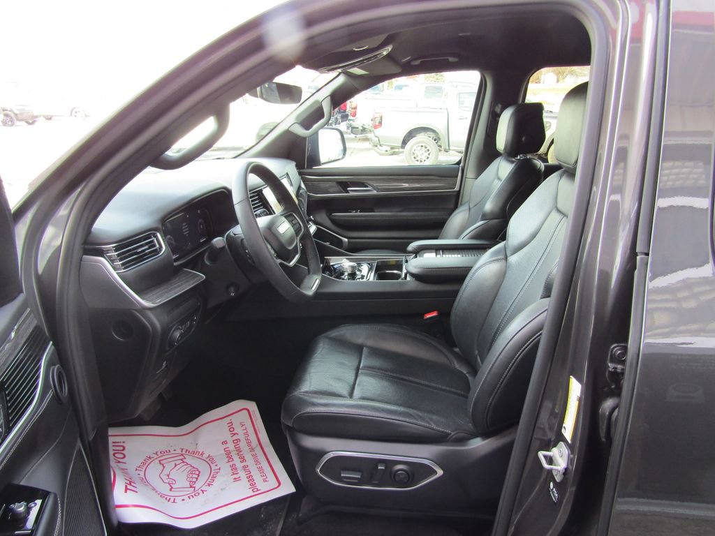 Used 2022 Jeep Wagoneer Series III w/ Flexible Seating Group image 27