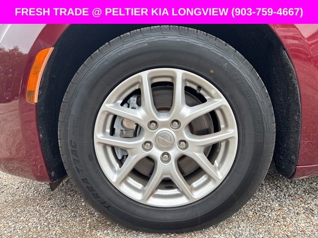 Used 2020 Chrysler Voyager Lxi FWD image 9