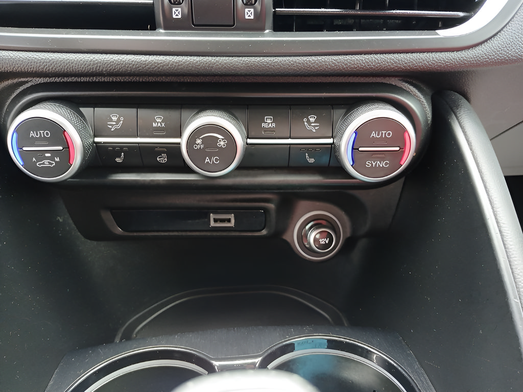 Used 2022 Alfa Romeo Giulia Sprint AWD/4WD image 17
