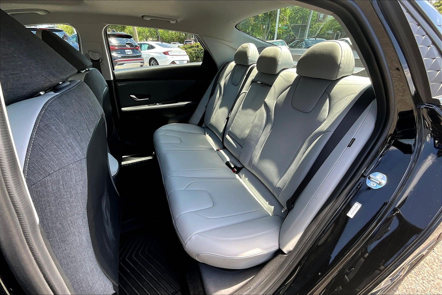Used 2025 Hyundai Elantra Limited FWD image 28