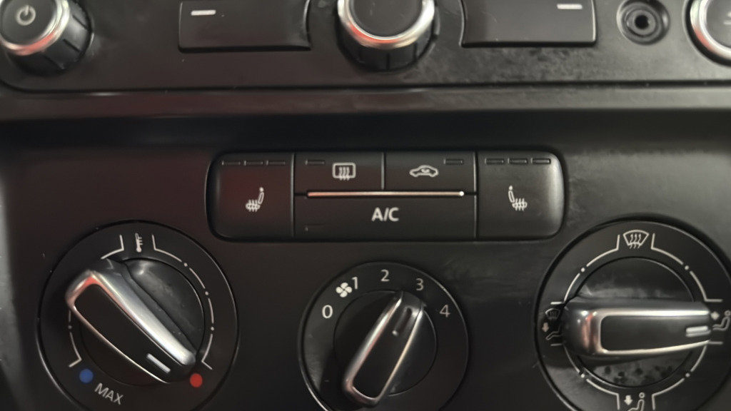 Used 2013 Volkswagen Jetta SEL FWD image 28