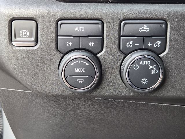 Used 2023 Chevrolet Silverado 1500 LT AWD/4WD image 20