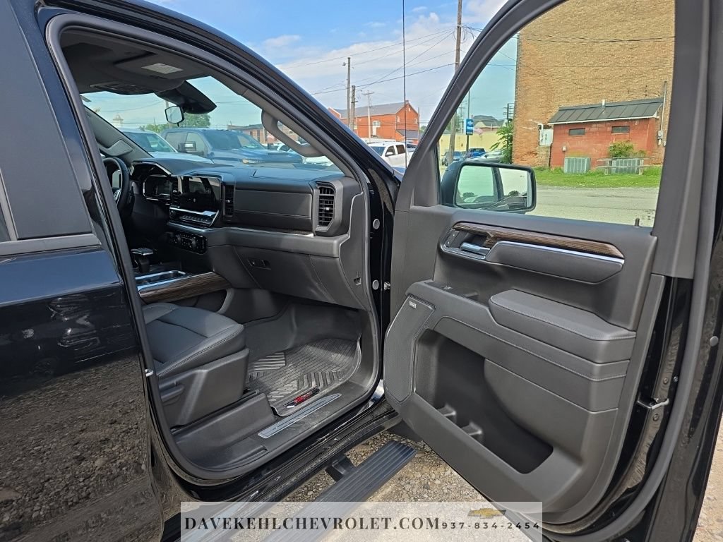 Used 2025 Chevrolet Silverado 1500 LT Trail Boss w/ LT Trail Boss Premium Package AWD/4WD image 39