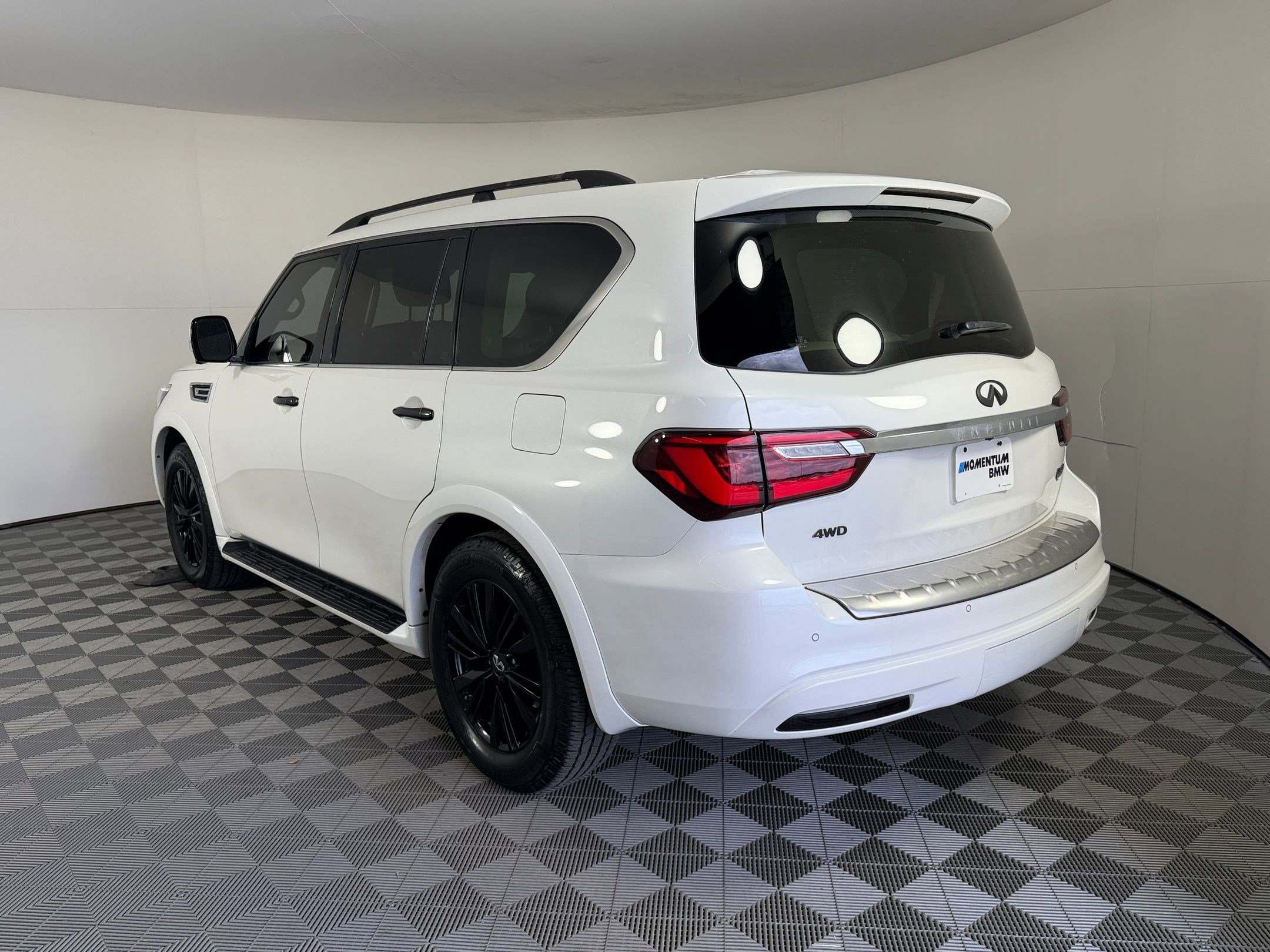 Used 2022 INFINITI QX80 Luxe w/ Cargo Package AWD/4WD image 3