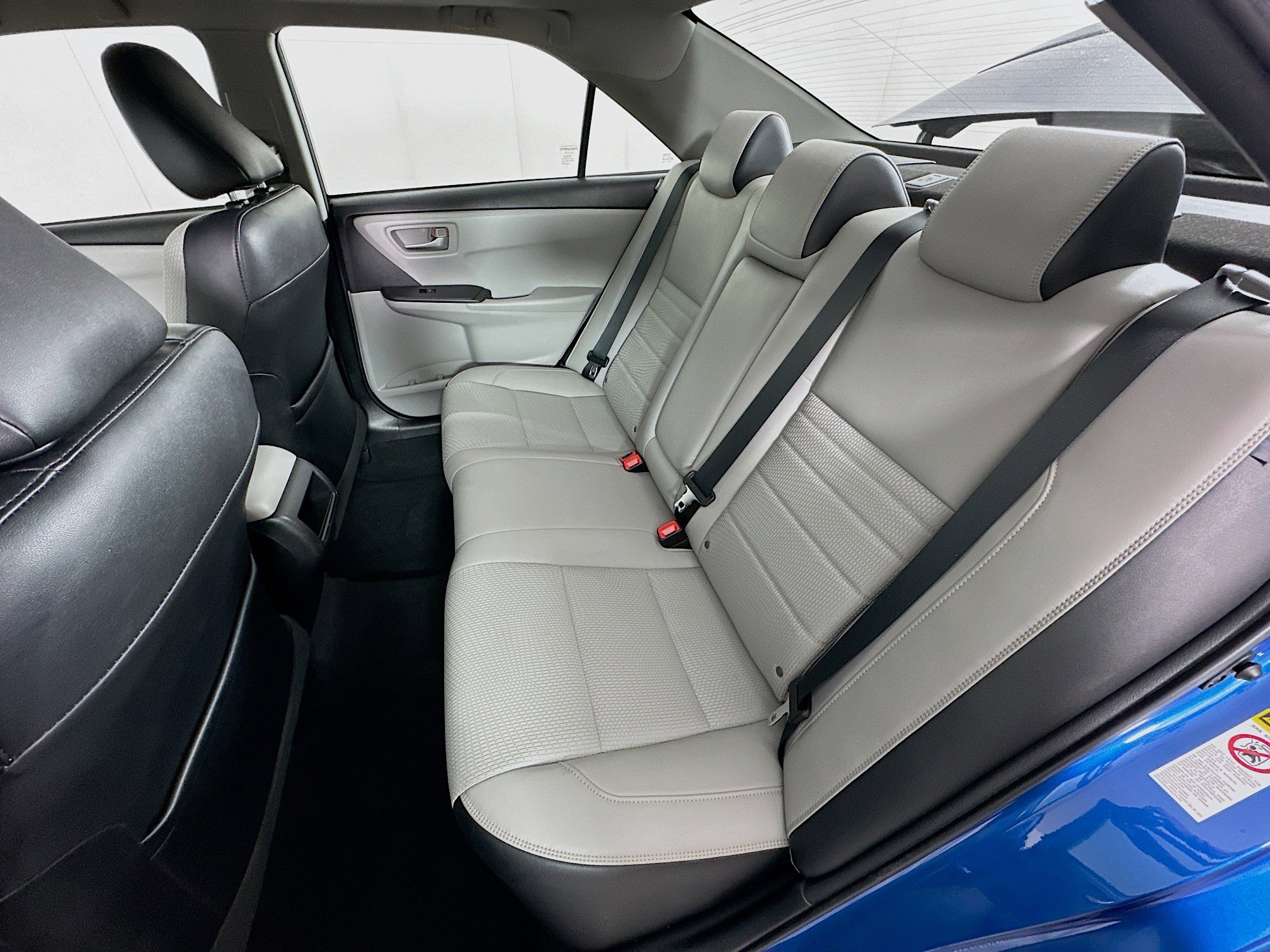 Used 2017 Toyota Camry SE w/ Moonroof Package FWD image 27