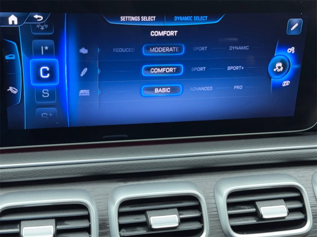 Used 2024 Mercedes-Benz GLE 53 AMG GLE 53 AMG NAV,CAM,PANO,CLMT S w/ Driver Assistance Package image 32