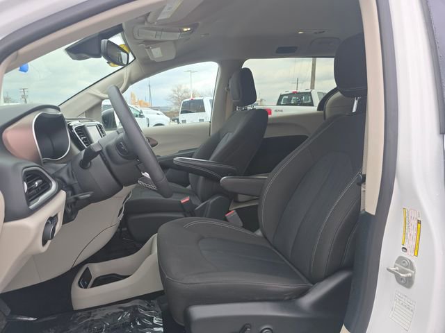 Used 2024 Chrysler Voyager LX image 13
