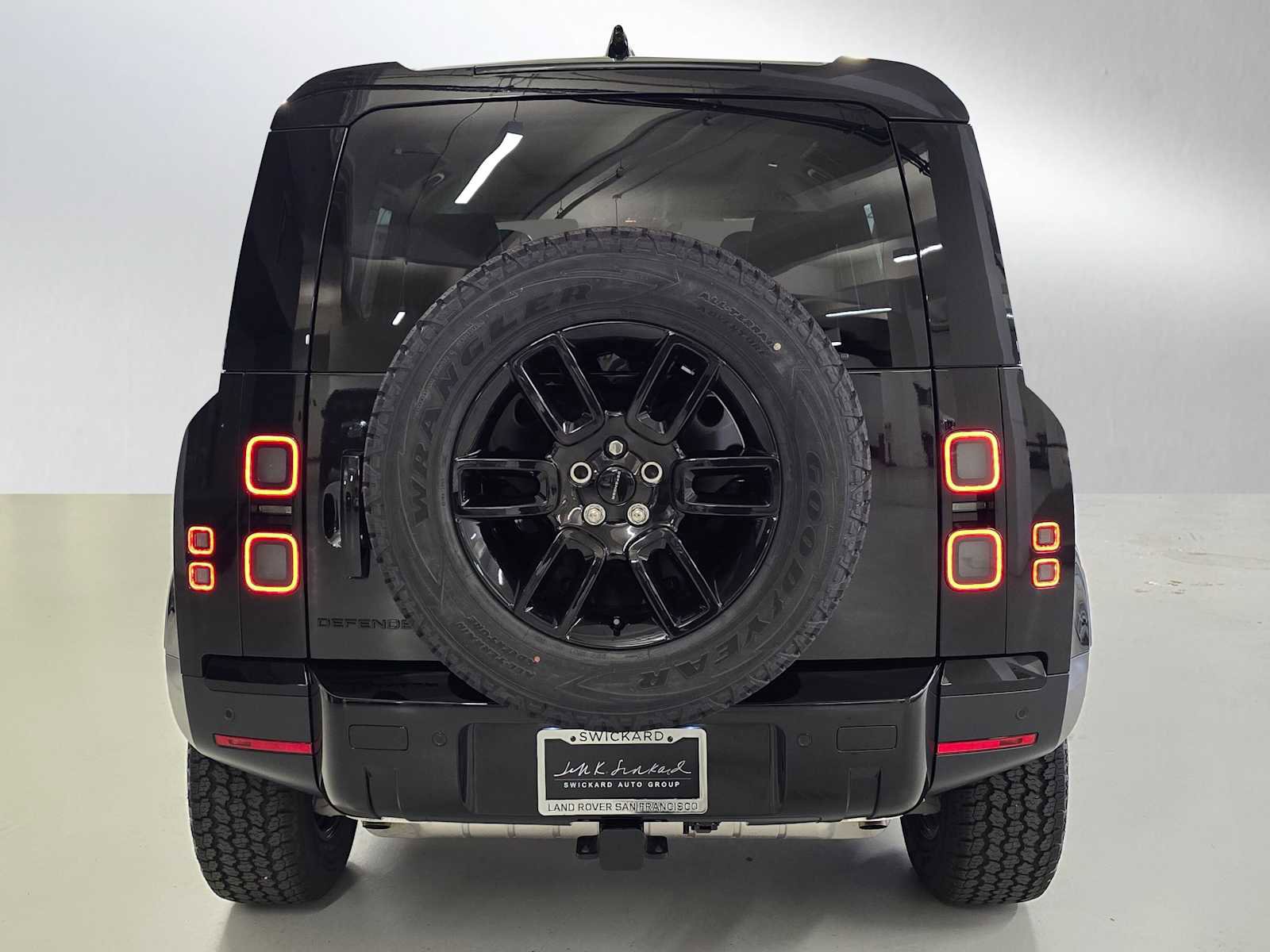 New 2026 Land Rover Defender 110 S AWD/4WD image 4