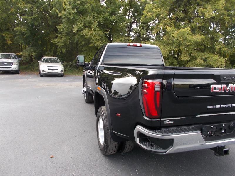 Used 2024 GMC Sierra 3500 SLE w/ SLE Convenience Package image 4