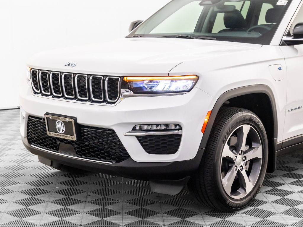 Used 2023 Jeep Grand Cherokee 4WD 4xe w/ MOPAR Finishing Package image 44