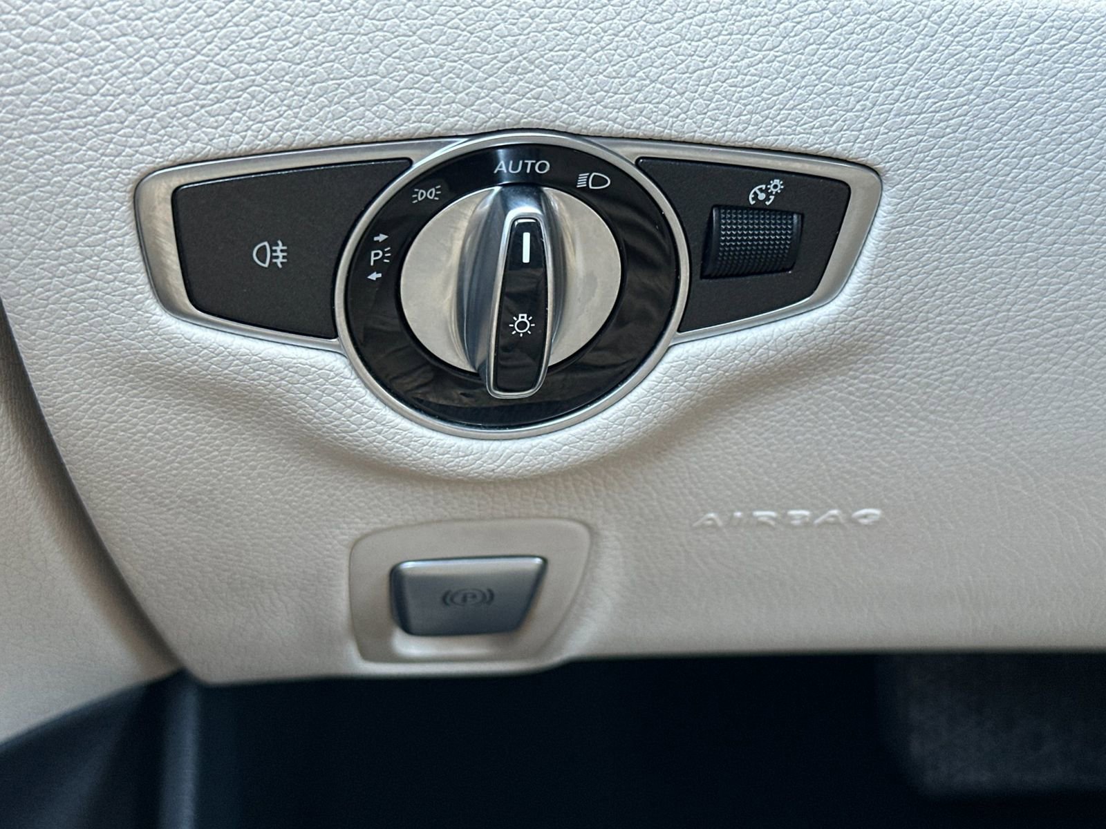 Used 2017 Mercedes-Benz E 300 image 31