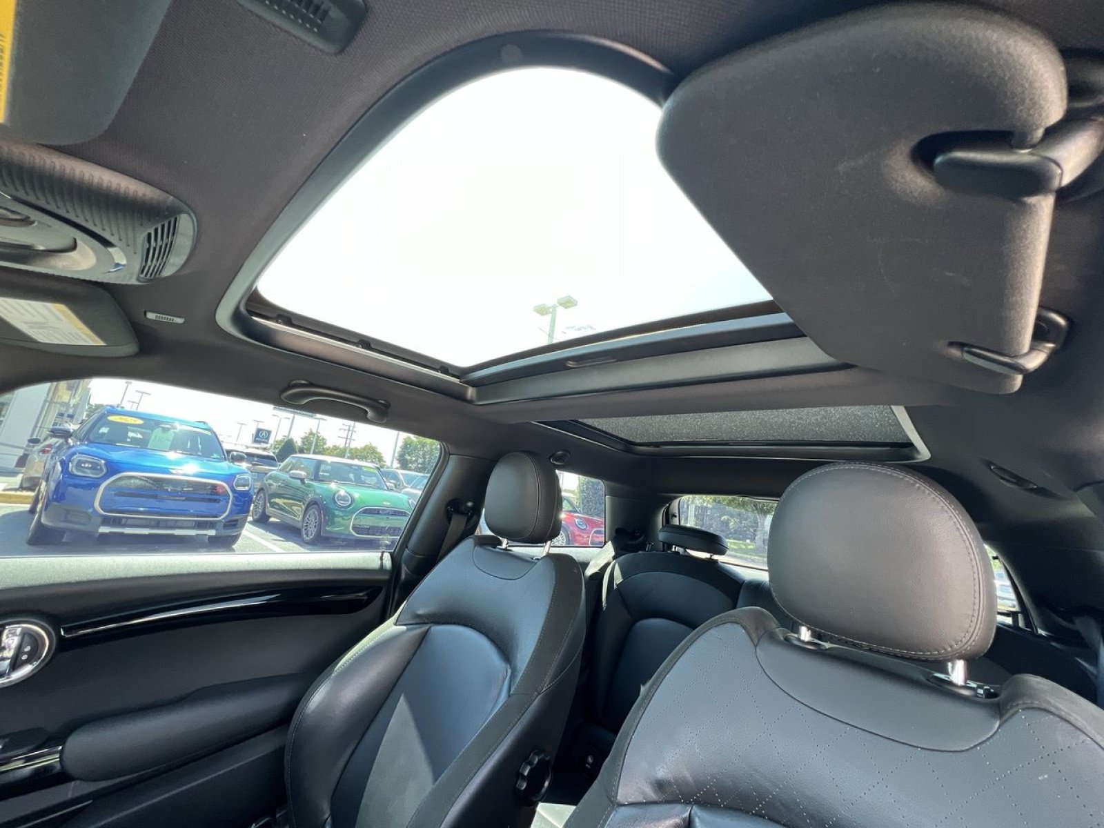 Used 2019 MINI Cooper S w/ Driver Assistance Package FWD image 21