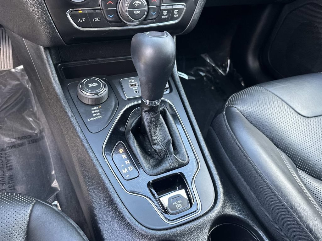 Used 2019 Jeep Cherokee Limited AWD/4WD image 24
