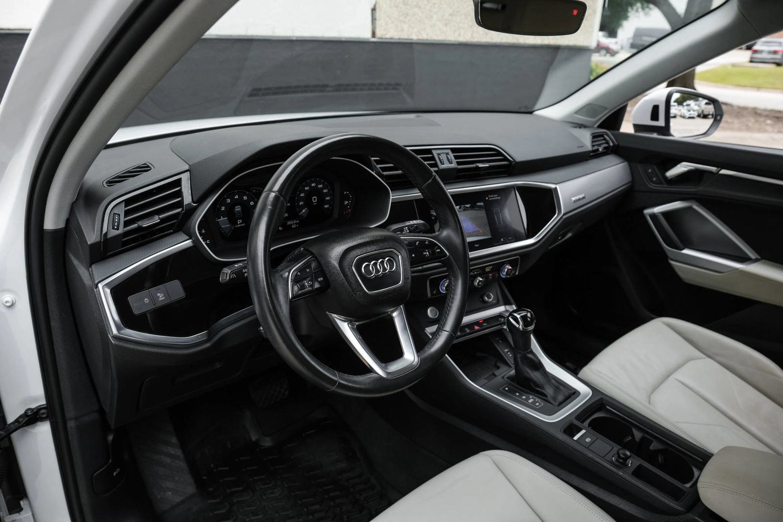 Used 2020 Audi Q3 2.0T Premium Plus w/ Premium Plus Package AWD/4WD image 2
