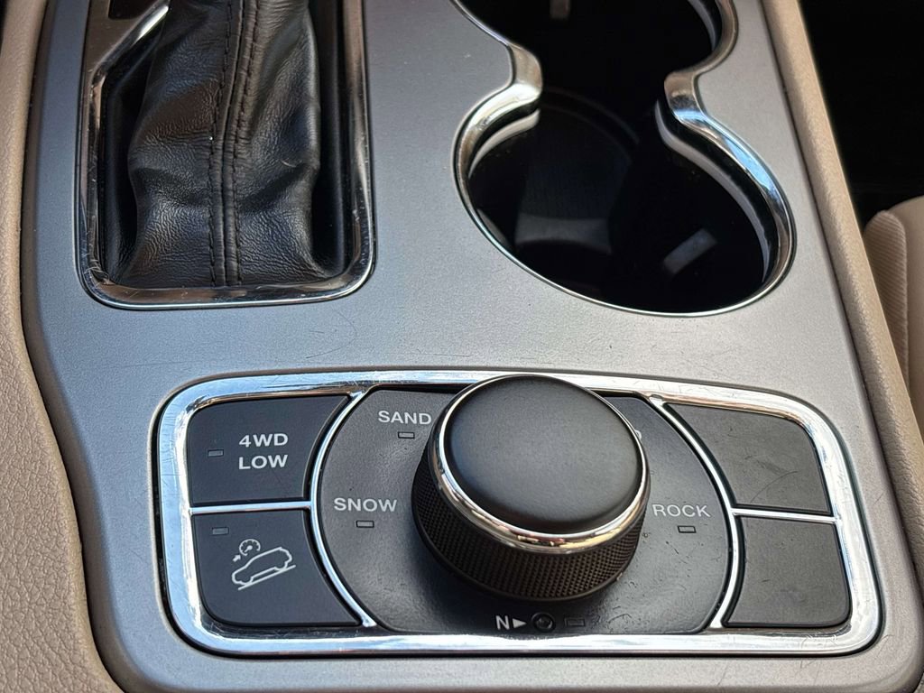 Used 2020 Jeep Grand Cherokee Limited AWD/4WD image 31