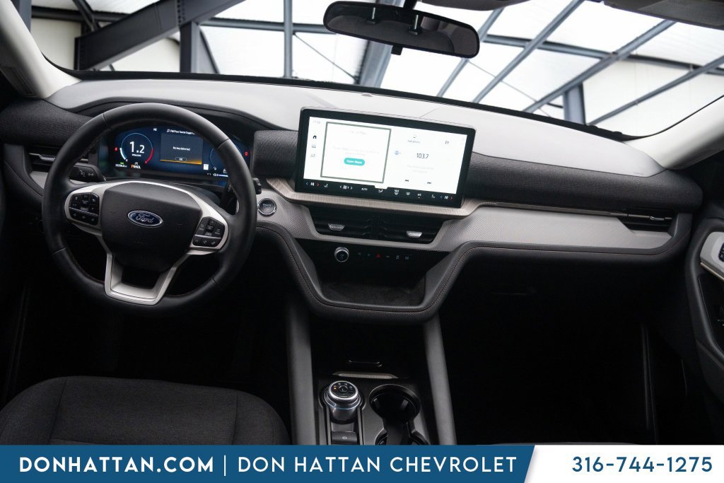 Used 2025 Ford Explorer Active AWD/4WD image 13