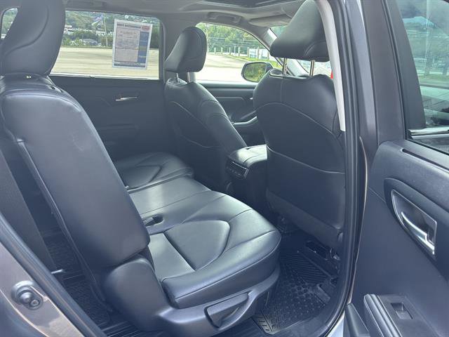 Used 2024 Toyota Highlander Limited image 19