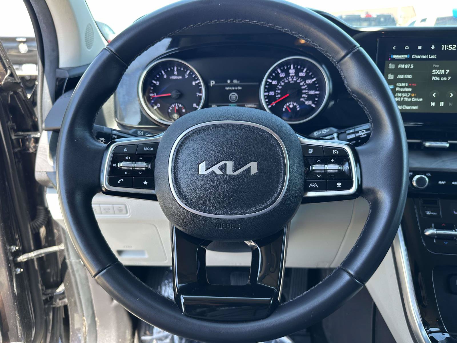 Used 2024 Kia Carnival EX FWD image 14