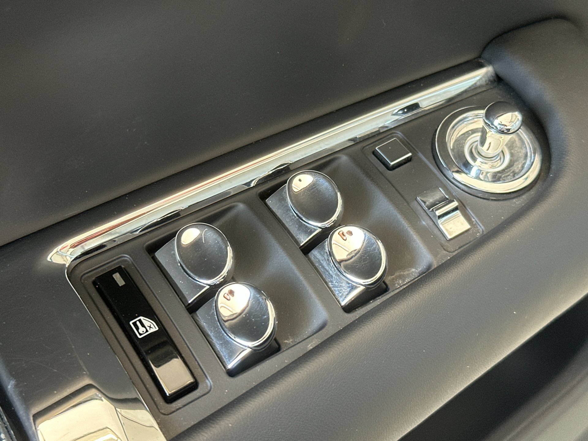 Certified 2019 Rolls-Royce Dawn RWD image 14