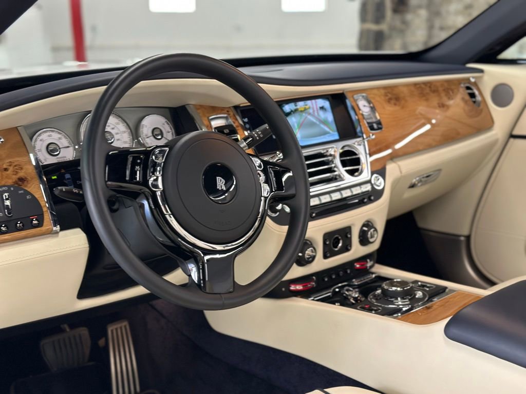 Used 2020 Rolls-Royce Dawn image 15