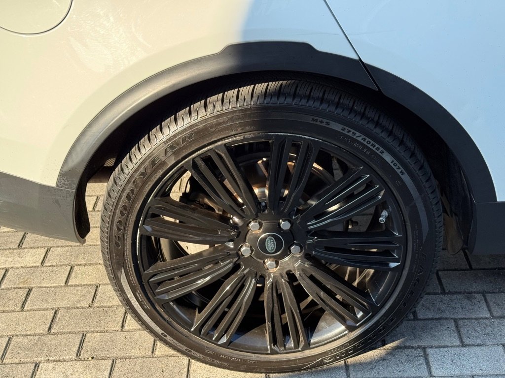 Used 2019 Land Rover Discovery SE image 42