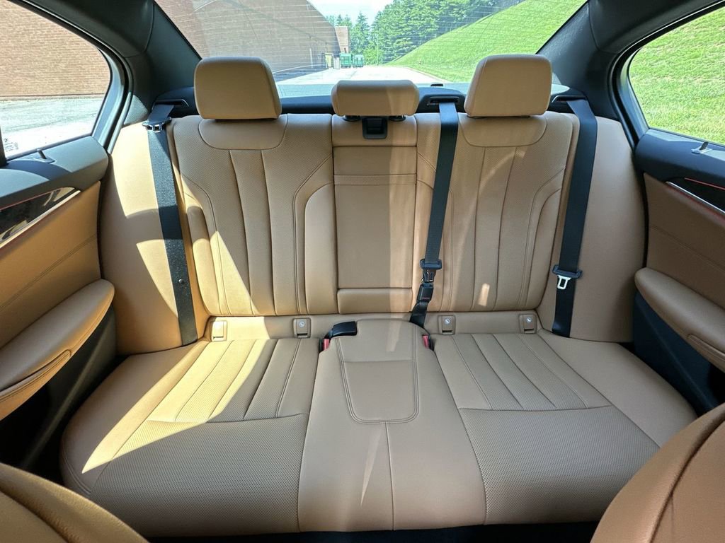 Used 2022 BMW 540i xDrive w/ M Sport Package image 48