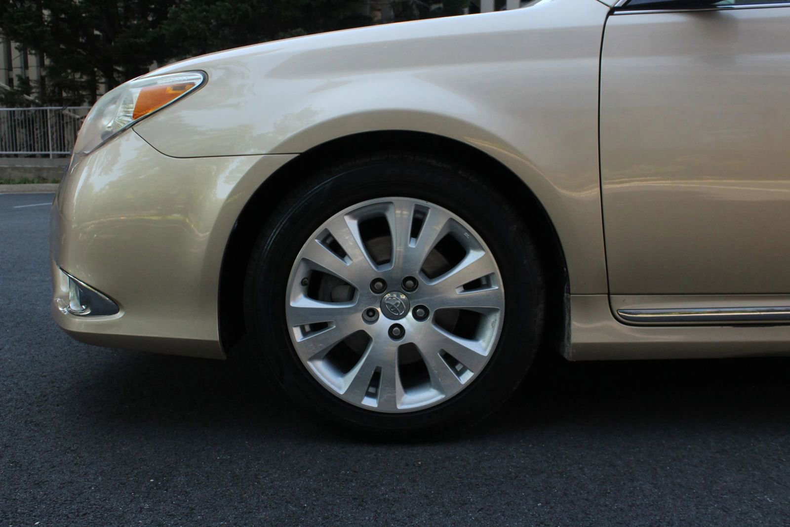 Used 2011 Toyota Avalon FWD image 11