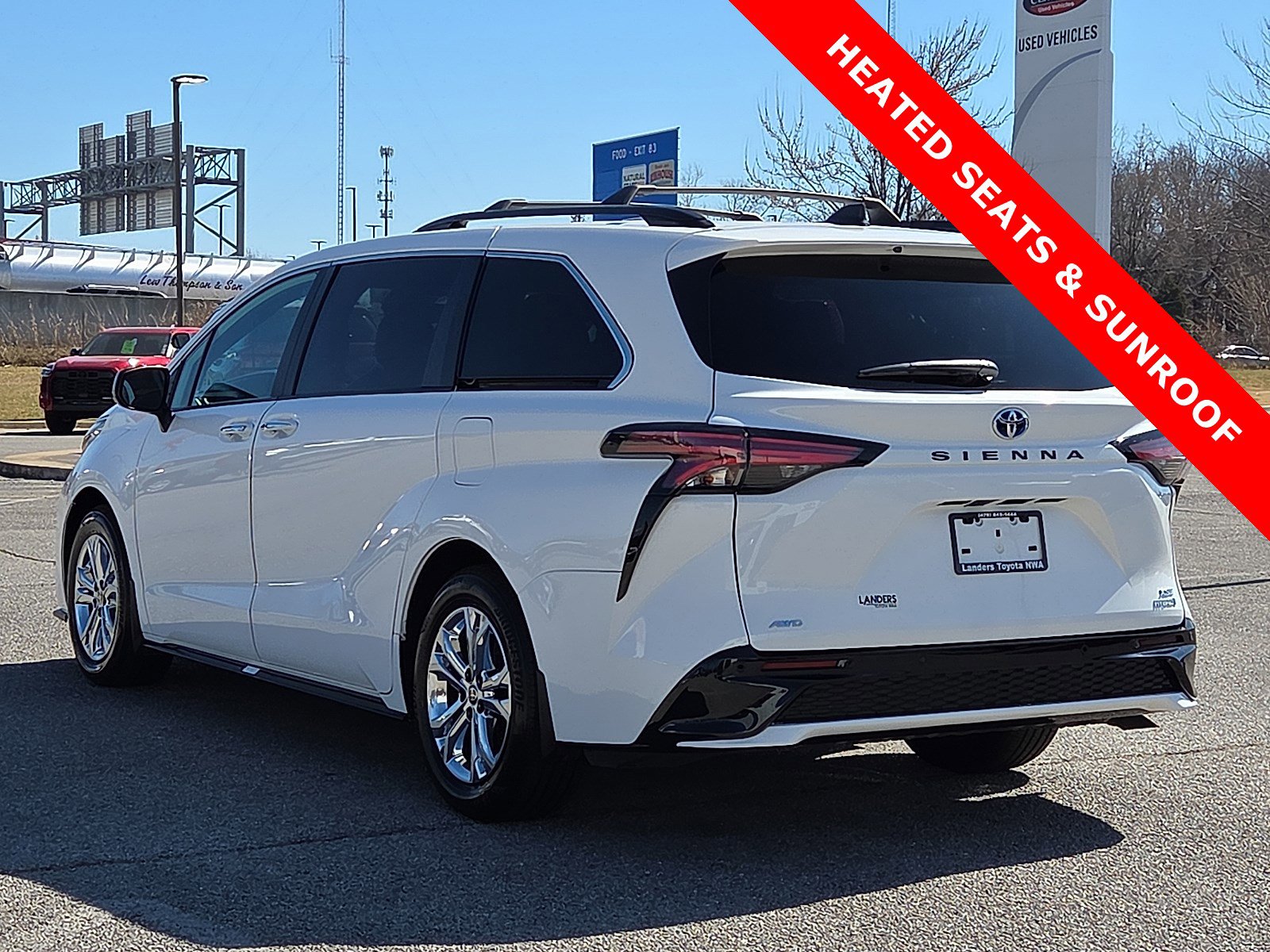 Used 2023 Toyota Sienna XSE w/ XSE Plus Package image 4
