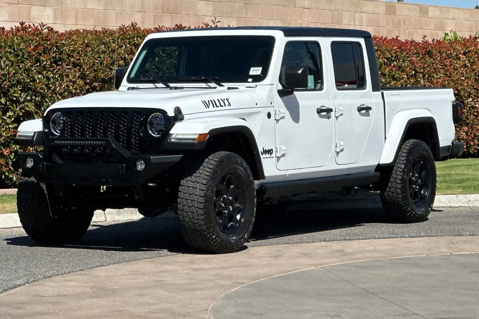 Used 2023 Jeep Gladiator Willys image 8