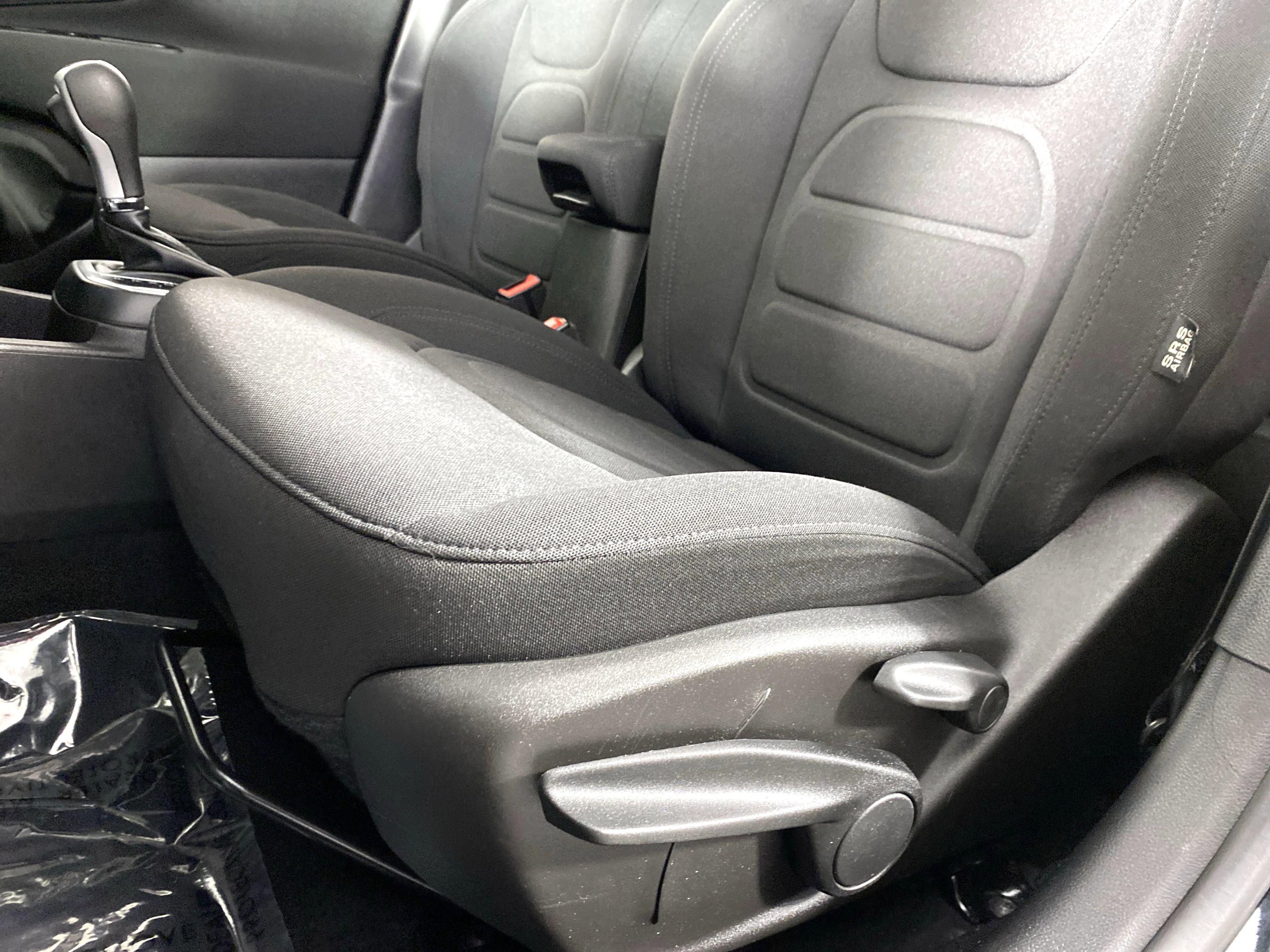 Used 2021 Jeep Renegade Latitude FWD image 15
