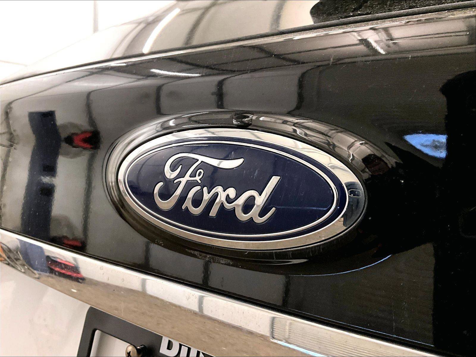 Used 2020 Ford Edge Titanium w/ Equipment Group 301A AWD/4WD image 13