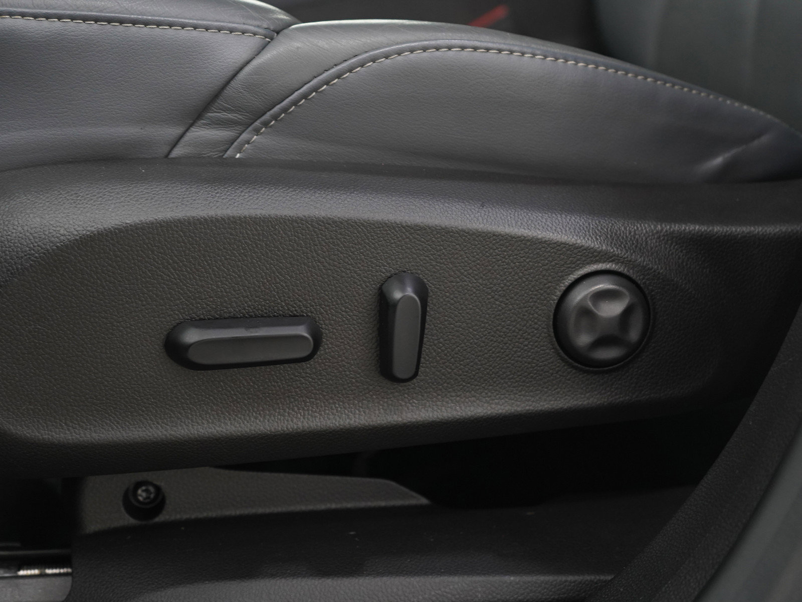 Used 2019 Buick Envision Premium w/ Driver Confidence Package image 30