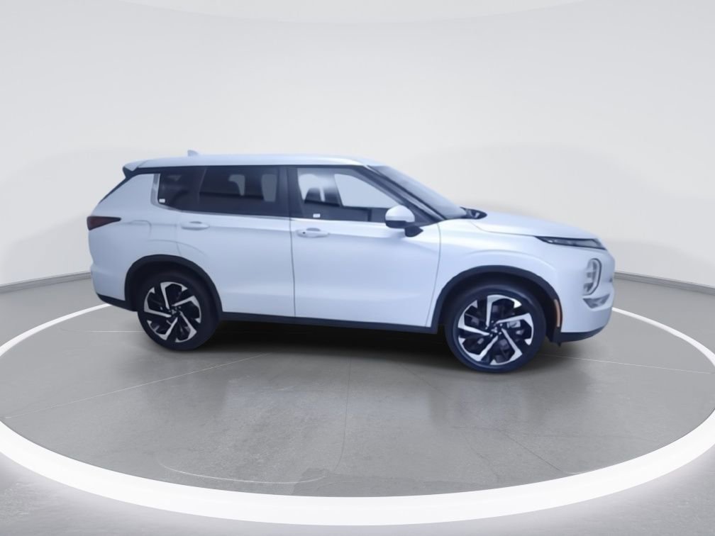 Used 2024 Mitsubishi Outlander SE FWD image 2